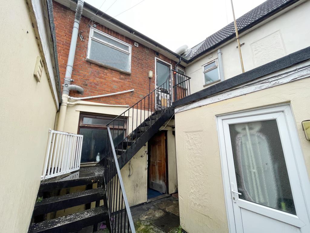 Lot: 64 - A MIX OF COMMERCIAL AND RESIDENTIAL PROPERTY FOR IMPROVEMENT IN CITY CENTRE - Rear of the building
